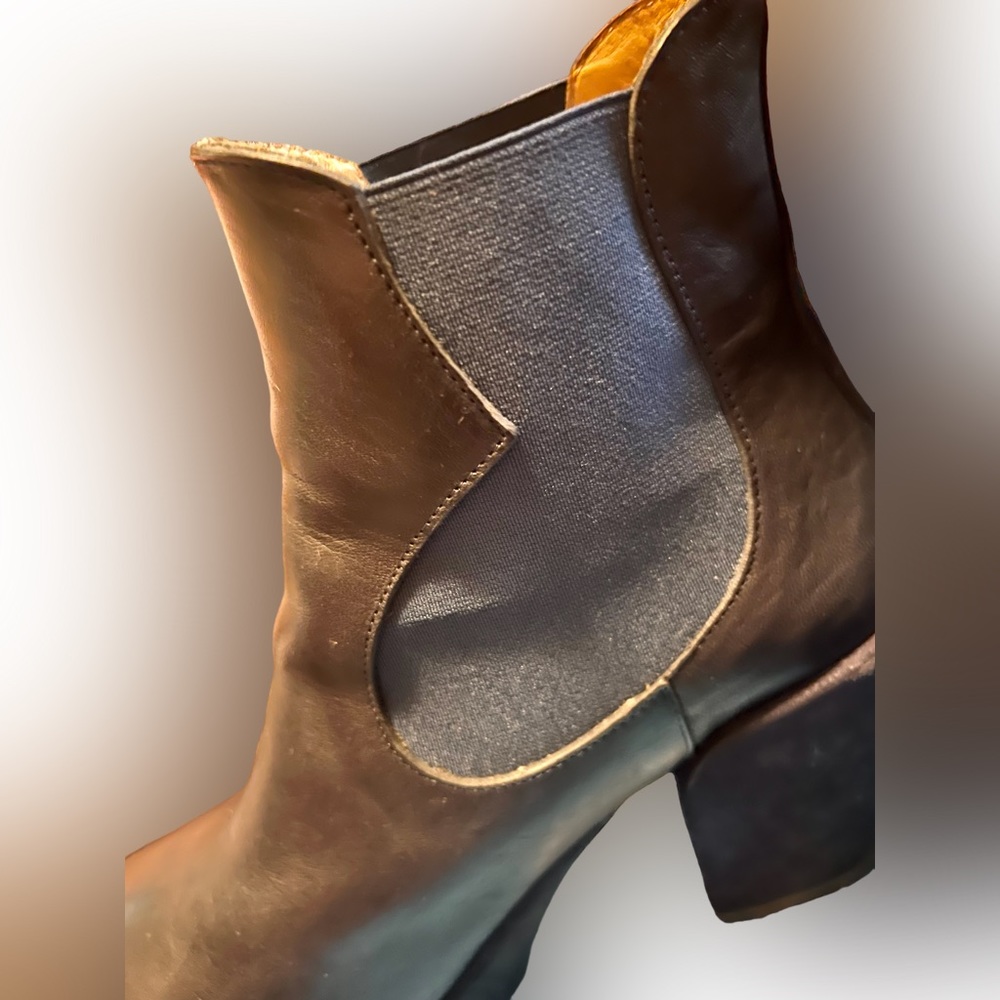 John Fluevog Prepare 2.0 Chelsea Tracker size 11 in wonderful condition. - Picture 6 of 15